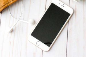 iPhone Stuck On “Headphone Mode” – How to Fix It